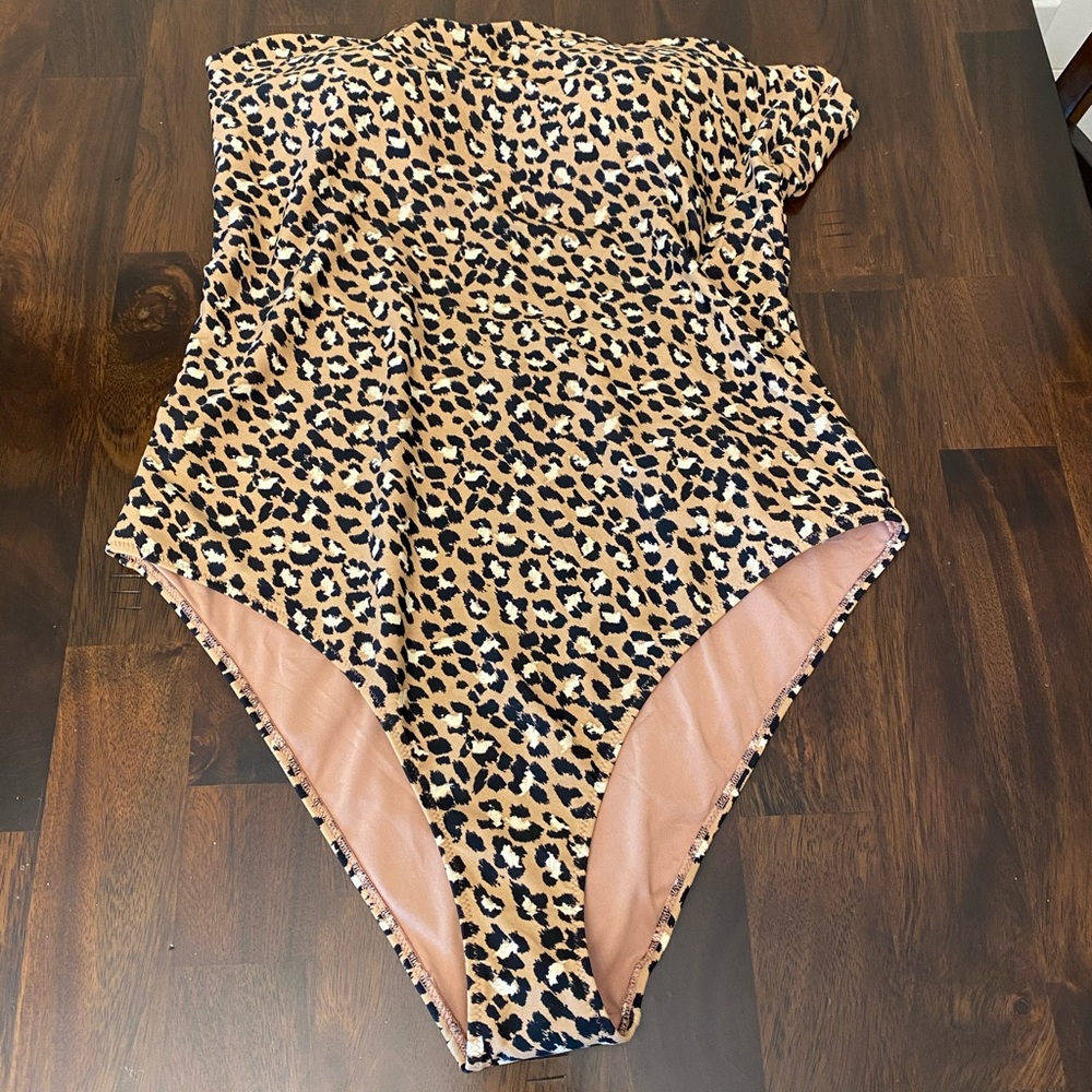 American Eagle Strapless Leopard Bathing Suit